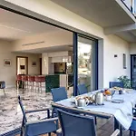 La Luxury Patio Cirendinu