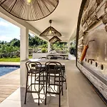 La Luxury Patio Villa Cirendinu