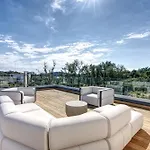 La Luxury Patio Villa Cirendinu