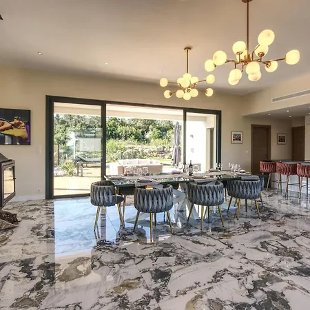 La Luxury Patio Villa *