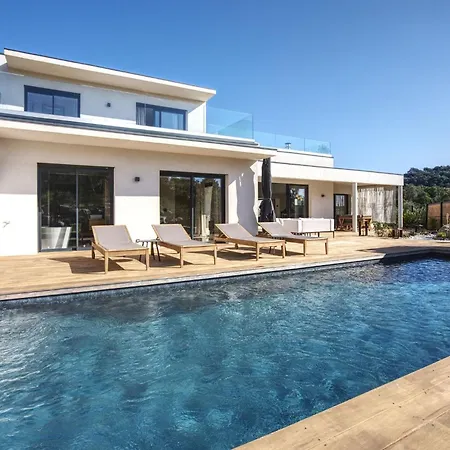 La Luxury Patio Cirendinu