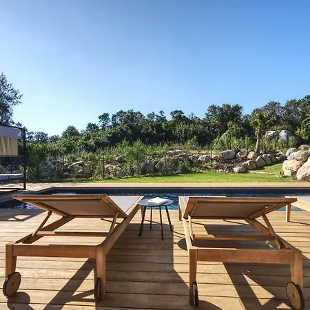 La Luxury Patio Villa Cirendinu