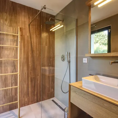 La Luxury Patio Villa Cirendinu