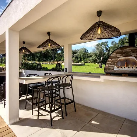 La Luxury Patio