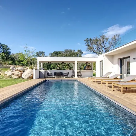 Villa La Luxury Patio Cirendinu