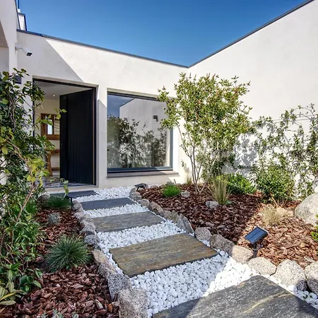 La Luxury Patio * Cirendinu