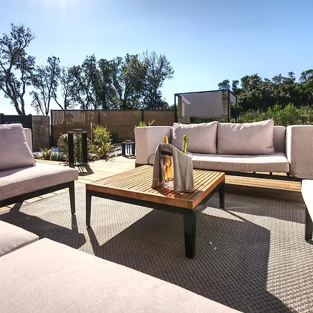 Villa La Luxury Patio Cirendinu