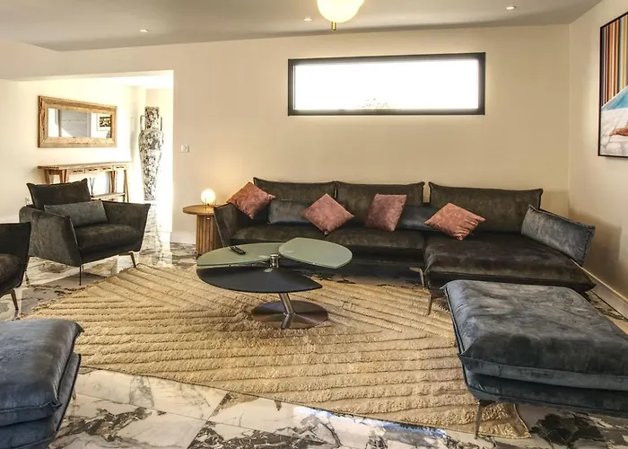 La Luxury Patio * Cirendinu