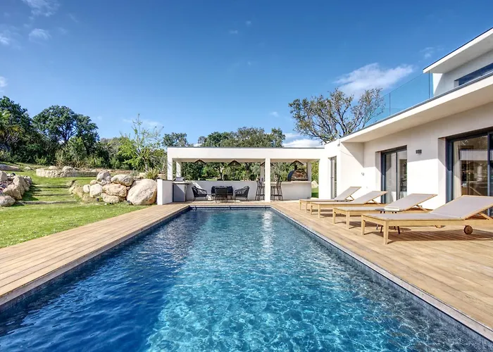 וילה La Luxury Patio Cirendinu