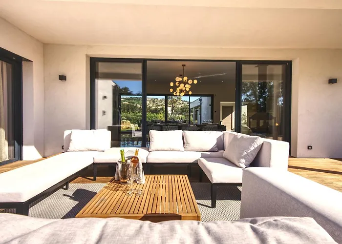 וילה La Luxury Patio Cirendinu