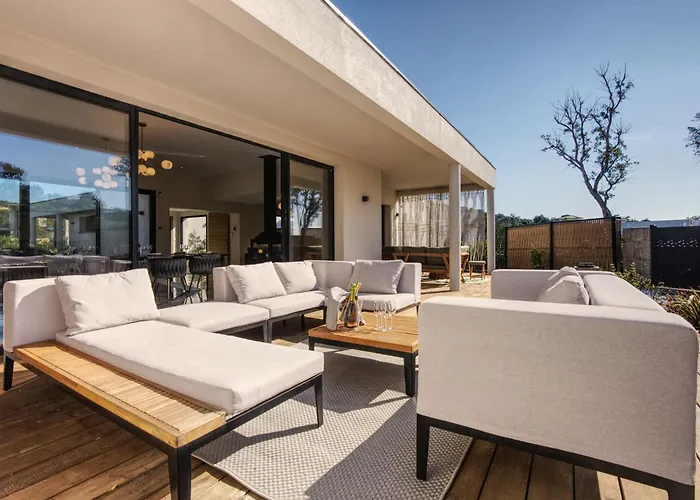 La Luxury Patio Cirendinu